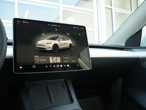 Used 2023 Tesla Model Y Performance AWD/4WD image 17