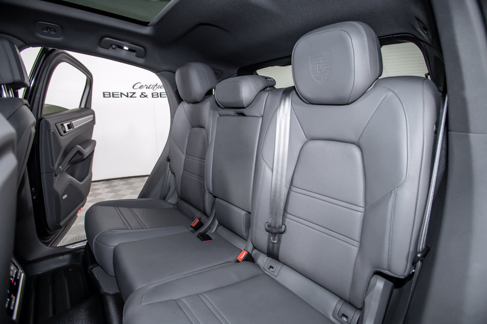 Used 2023 Porsche Cayenne Coupe AWD/4WD image 14