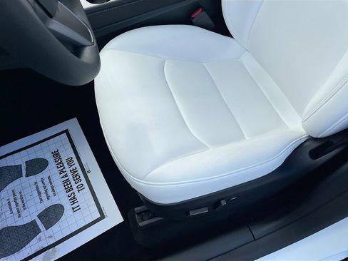 Used 2024 Tesla Model Y Long Range AWD/4WD image 19