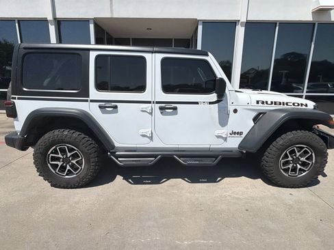 Used 2024 Jeep Wrangler Unlimited Rubicon w/ Convenience Group AWD/4WD image 4