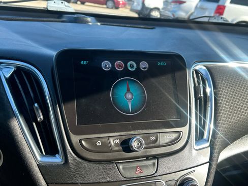 Used 2017 Chevrolet Malibu LT image 25