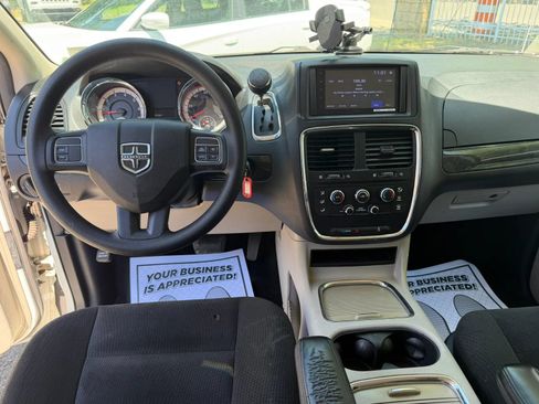 Used 2016 Dodge Grand Caravan SXT FWD image 22