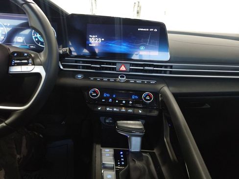 Certified 2023 Hyundai Elantra SEL w/ Convenience Package FWD image 19