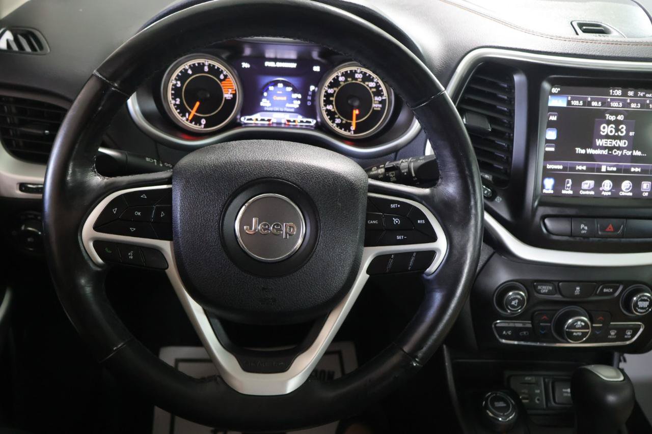 Used 2018 Jeep Cherokee Limited AWD/4WD image 37