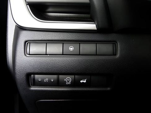 Used 2025 Nissan Rogue SV image 28