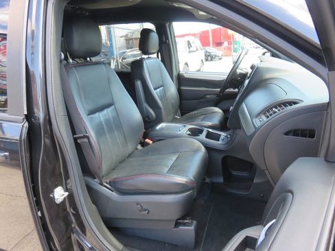 Used 2018 Dodge Grand Caravan GT image 10