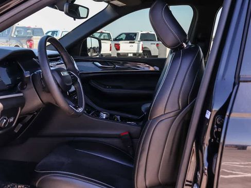 Used 2023 Jeep Grand Cherokee Altitude RWD image 18