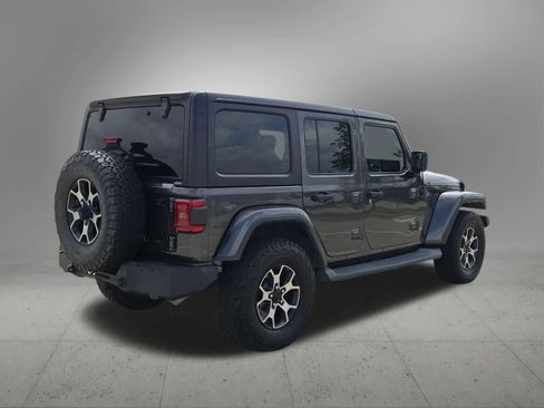 Used 2018 Jeep Wrangler Unlimited Sahara AWD/4WD image 6