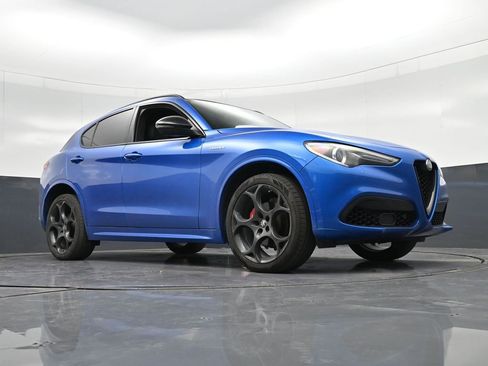 Used 2023 Alfa Romeo Stelvio AWD image 34