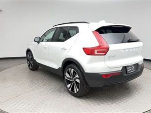 Certified 2025 Volvo XC40 B5 Plus w/ Protection Package Premier image 4