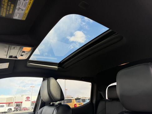 Used 2022 Toyota Tacoma TRD Sport w/ TRD Premium Sport Package image 30