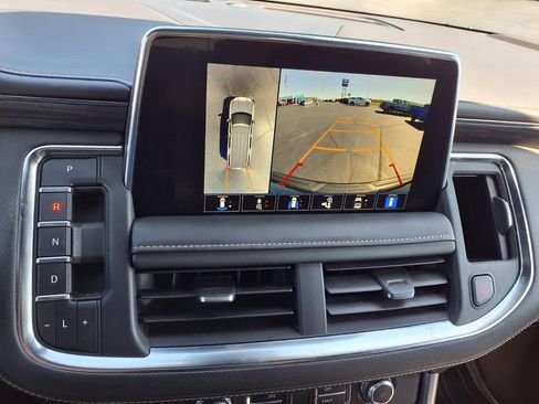 Used 2023 GMC Yukon XL SLT w/ SLT Premium Package image 7