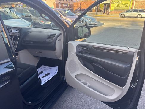 Used 2016 Dodge Grand Caravan SE w/ Quick Order Package 29E SE image 22