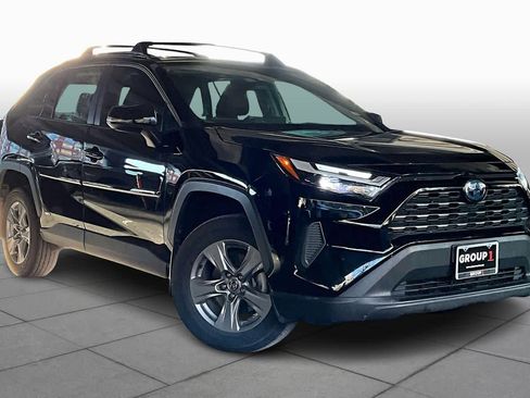 Used 2022 Toyota RAV4 XLE image 2