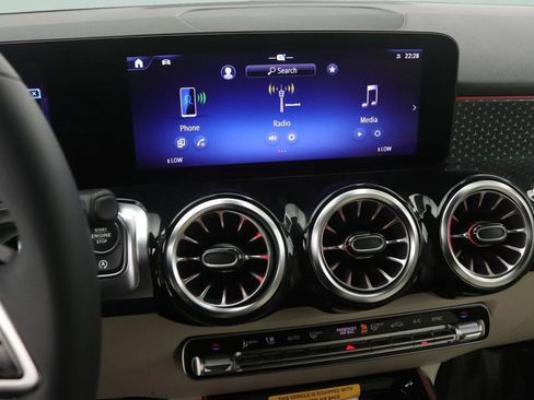 New 2026 Mercedes-Benz GLB 250 image 5