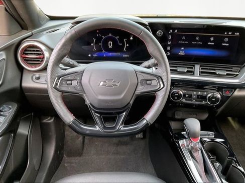 Used 2025 Chevrolet Trax RS w/ Driver Confidence Package image 8