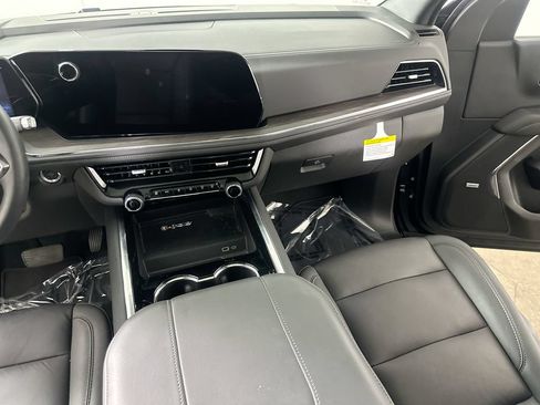 Used 2026 Chevrolet Tahoe Z71 w/ Comfort Package AWD/4WD image 19
