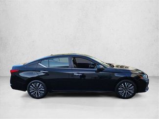 Used 2024 Nissan Altima 2.5 SV video 4