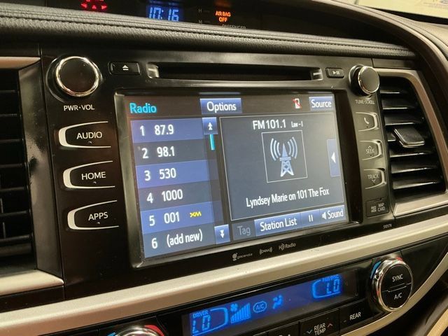 Used 2018 Toyota Highlander XLE AWD/4WD image 24