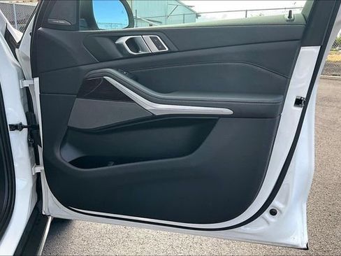 Used 2025 BMW X5 sDrive40i w/ Premium Package image 18