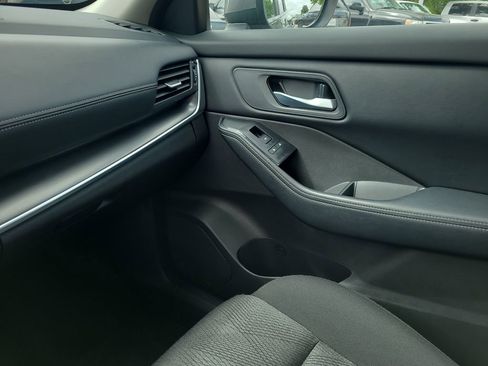 Certified 2025 Nissan Rogue SV FWD image 20