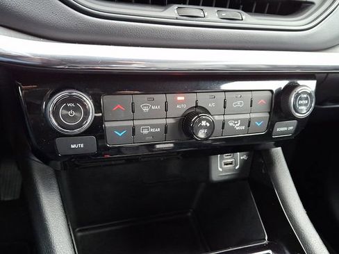 Used 2022 Jeep Compass Limited image 15