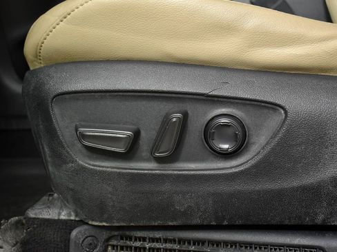 Used 2021 Toyota Sienna Limited image 12