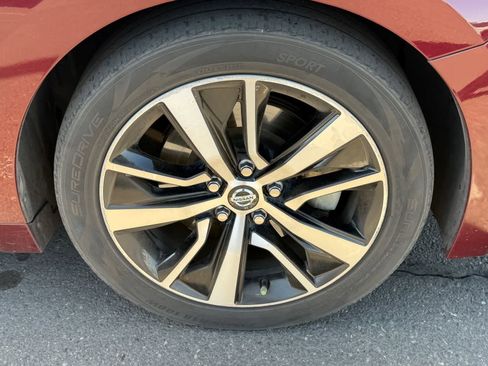 Used 2021 Nissan Maxima 3.5 SV w/ Floor Mat Group FWD image 5