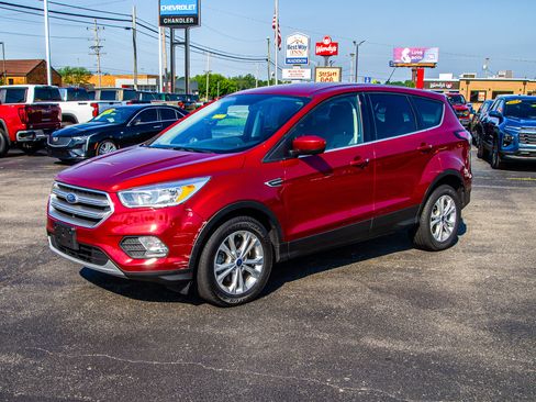 Used 2017 Ford Escape SE FWD image 3