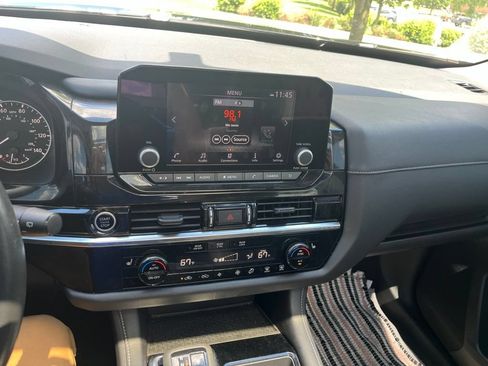 Used 2023 Nissan Pathfinder SV w/ SV Premium Package AWD/4WD image 8