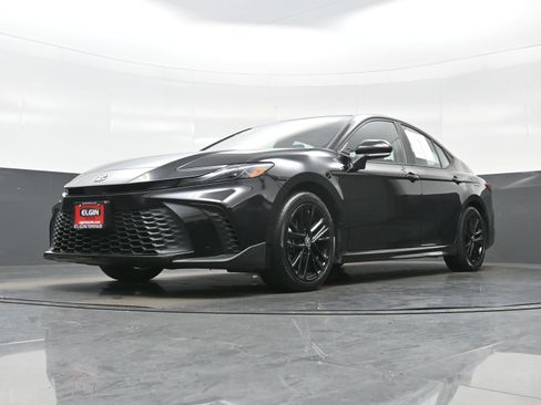 Used 2025 Toyota Camry SE FWD image 28