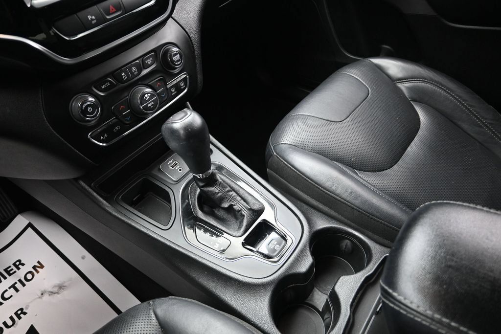 Used 2020 Jeep Cherokee Limited FWD image 16