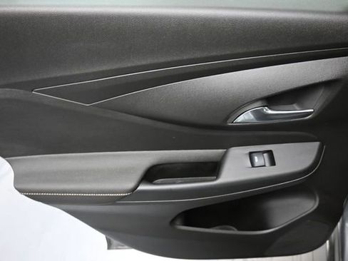 Used 2025 Buick Envista Avenir FWD image 19