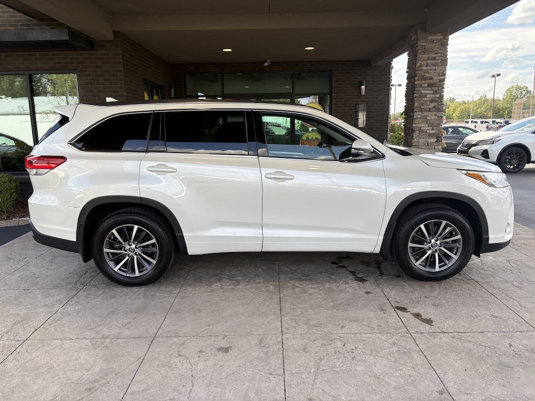 Used 2017 Toyota Highlander XLE AWD/4WD image 5