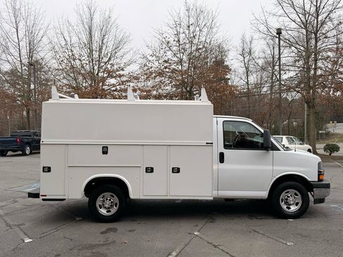 Used 2021 Chevrolet Express 3500 w/ Power Convenience Package image 4
