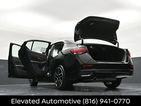 Certified 2025 Nissan Sentra SR w/ SR Premium Package FWD image 39