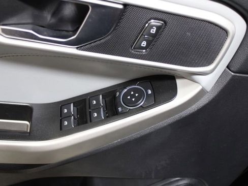 Used 2022 Ford Explorer XLT w/ Equipment Group 202A image 16