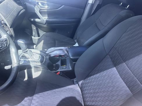 Used 2020 Nissan Rogue SV FWD image 6