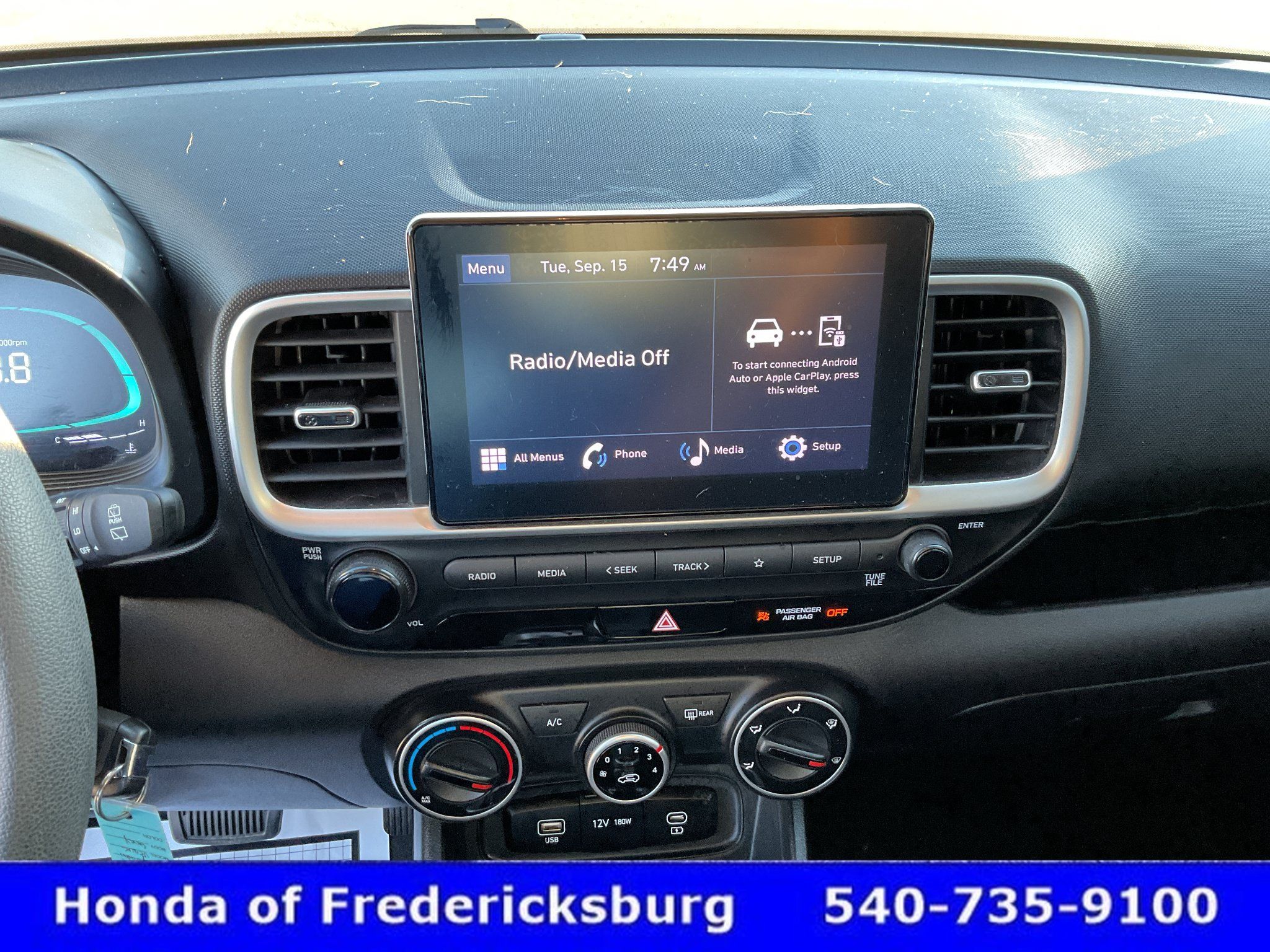 Used 2023 Hyundai Venue SE FWD image 32