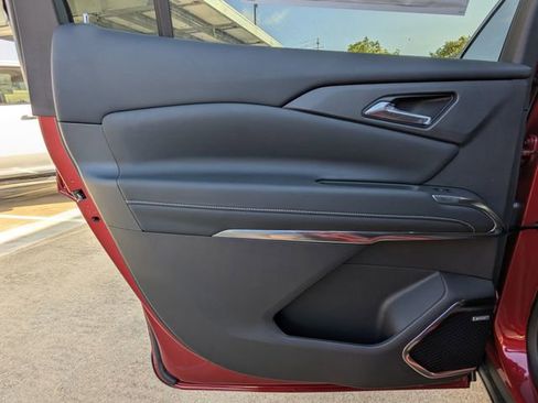 New 2025 Chevrolet Traverse LT w/ Enhanced Driving Package image 13