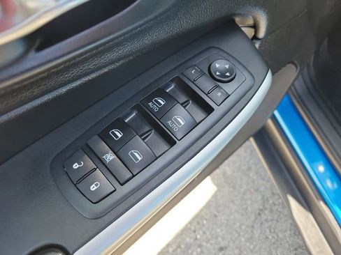 Used 2018 Jeep Cherokee Trailhawk AWD/4WD image 18