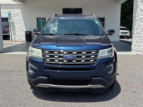 Used 2017 Ford Explorer XLT w/ Equipment Group 202A AWD/4WD image 22