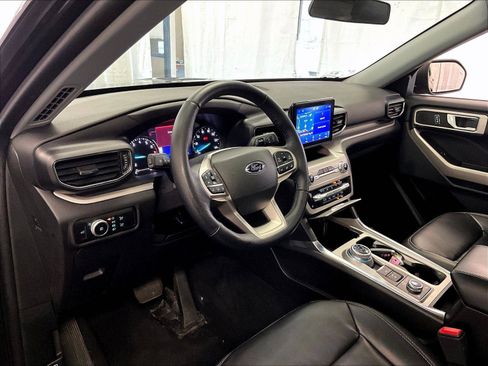 Used 2023 Ford Explorer XLT w/ Equipment Group 202A AWD/4WD image 12