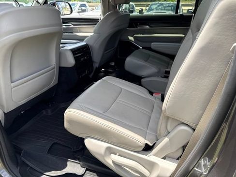 Used 2023 Jeep Wagoneer Series II w/ Premium Group I AWD/4WD image 21