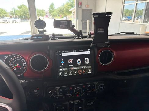 Used 2023 Jeep Gladiator Rubicon w/ LED Lighting Group AWD/4WD image 40