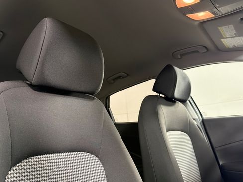 Used 2018 Hyundai Kona SE FWD image 16