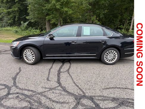 Used 2017 Volkswagen Passat 1.8T SE FWD image 5
