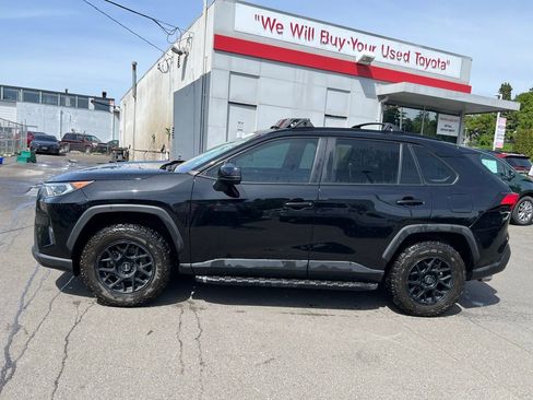 Used 2021 Toyota RAV4 XLE AWD/4WD image 7