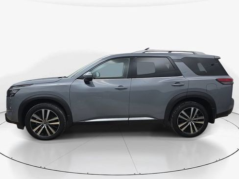 Used 2025 Nissan Pathfinder Platinum w/ Cargo Package FWD image 9