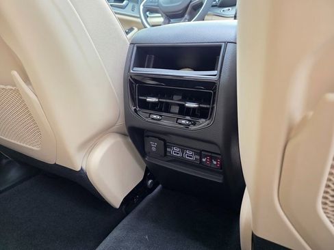 New 2025 Jeep Grand Cherokee Limited w/ Luxury Tech Group II image 17